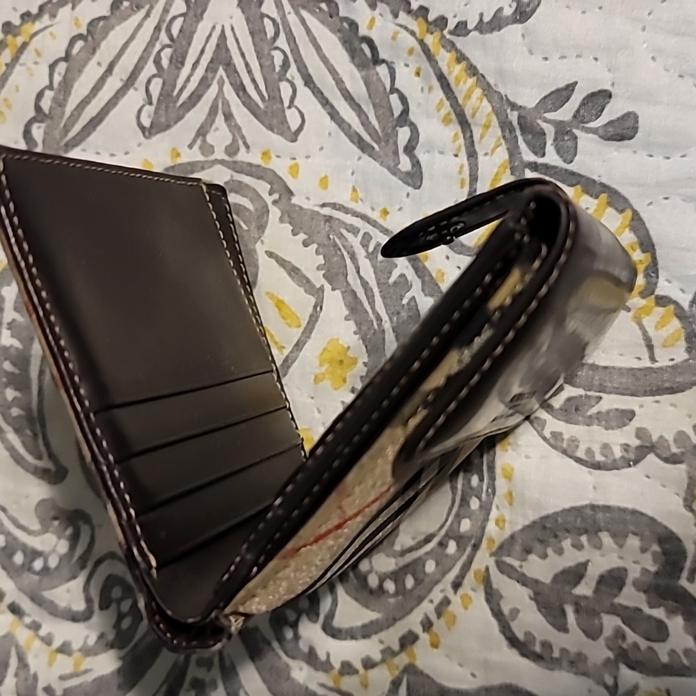 Burberry Tan and Brown Compact Wallet - Picture 4 of 9